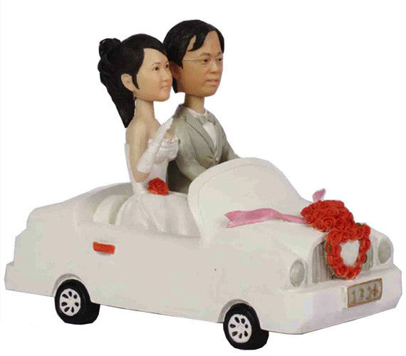 Wedding Couple in Car